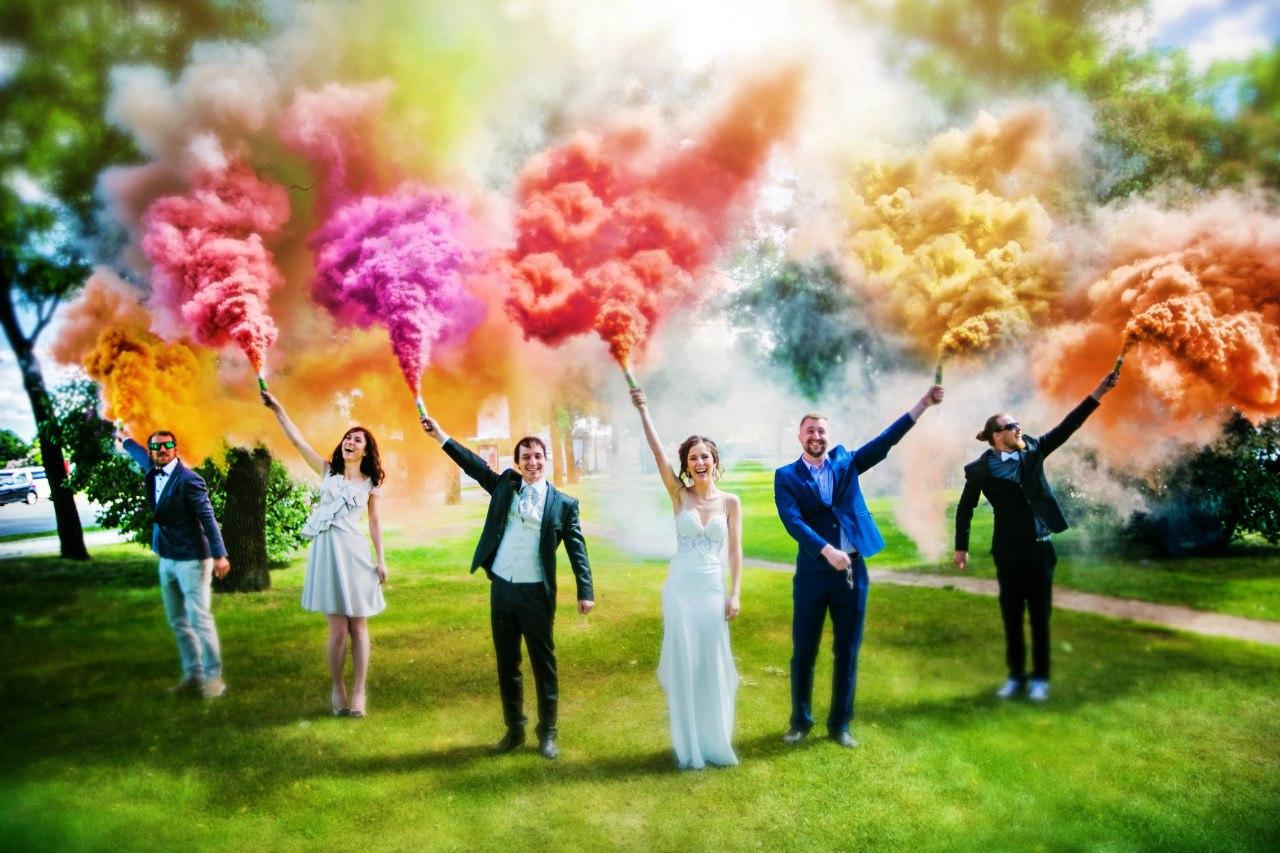 Цветные дымовые шашки на свадьбе
